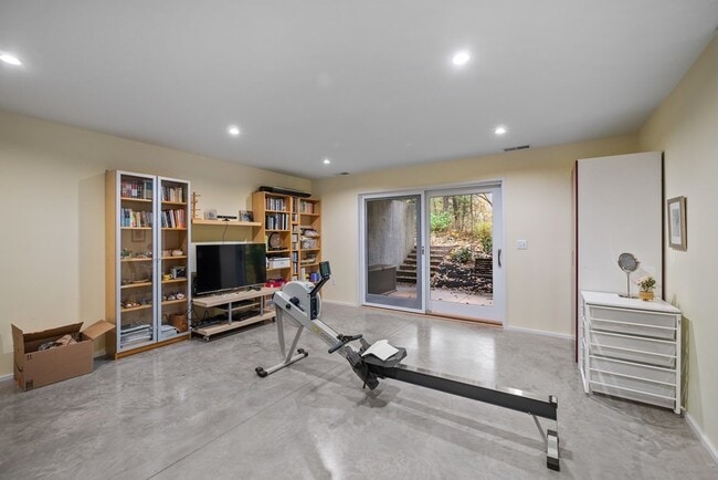 Building Photo - 35 Thornberry Rd