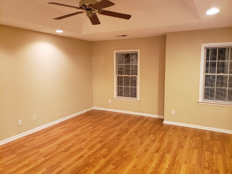 Building Photo - 107 Shining Armor Ct