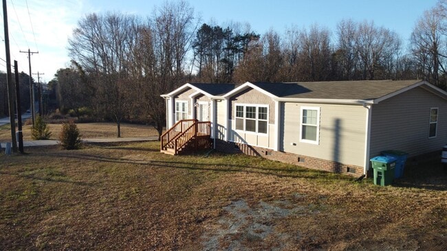 Building Photo - 7708 Waxhaw Hwy