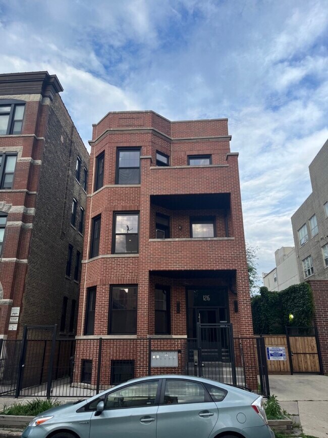 Building Photo - 1215 N Wolcott Ave