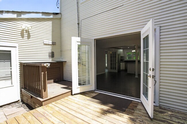 Building Photo - Spacious Stunning 3 BR House in Mount Prospect W/ Office/Playroom on Corner Lot