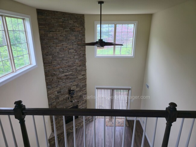 Building Photo - Duplex includes 2 car garage, laundry, pat...