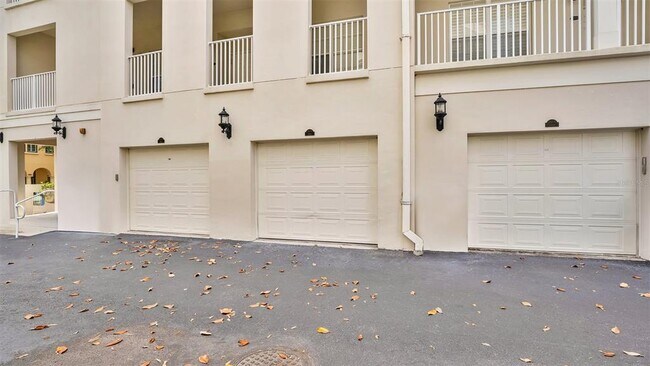 Building Photo - 1674 Lakemont Ave