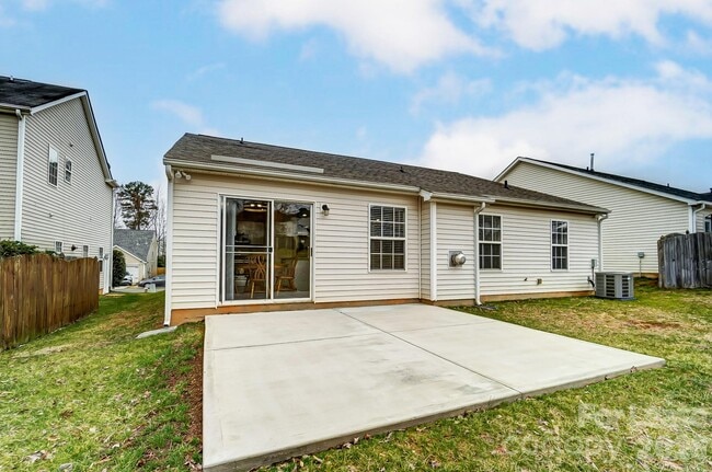 Building Photo - 5519 Waverly Lynn Ln