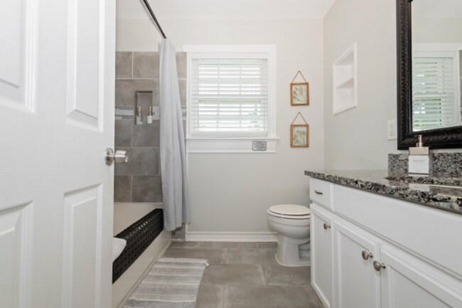 Building Photo - 1325 Ray Dr