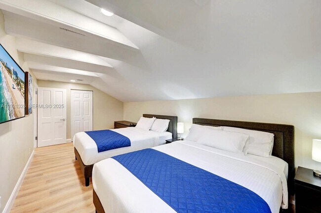 Building Photo - 1020 N 13th Terrace