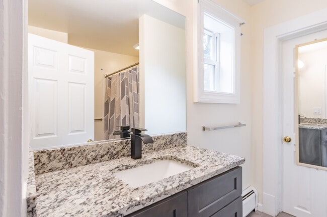 Building Photo - 179 Chestnut St