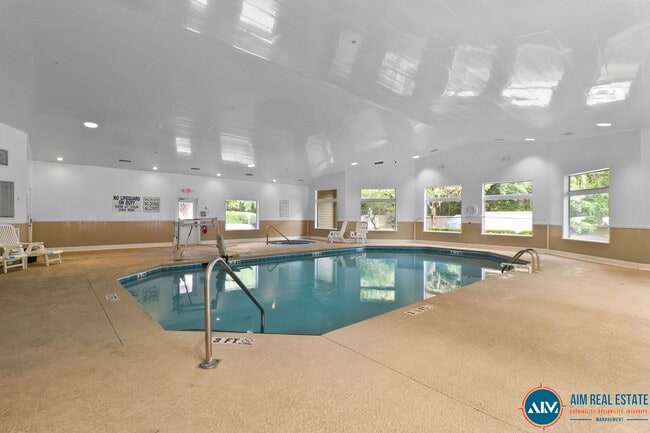 Building Photo - Move-In Ready 2 Bedroom Condo – Steps from...