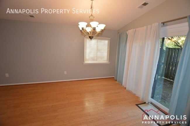 Building Photo - 4 Youngs Farm Ct