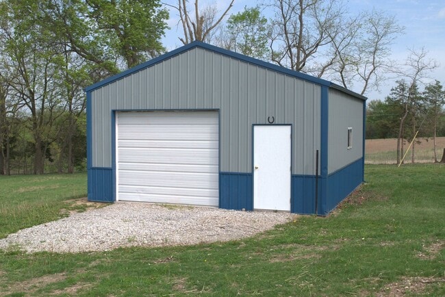 Building Photo - Nice 3 Bedroom Farm House In Fayette!