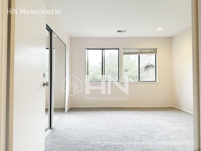 Building Photo - 1098 Ocaso Camino