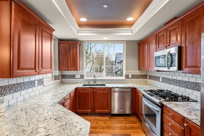 Building Photo - Luxury 3-bedroom, 3.5 Bath Row Home for Rent in Villebois Village Center