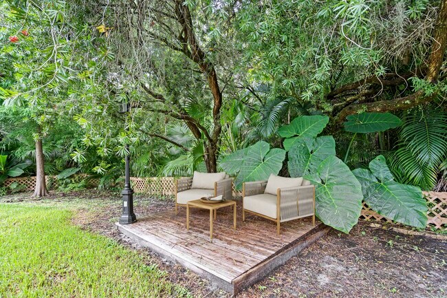Building Photo - 9905 Woodbay Dr