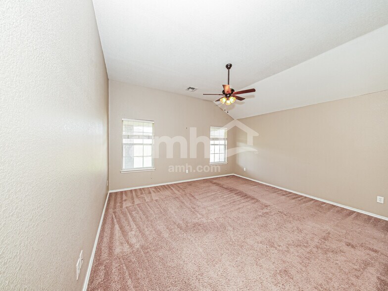 Building Photo - 316 SW 40th St