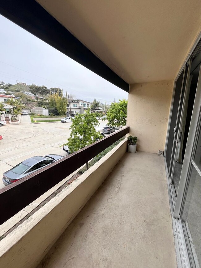 Building Photo - SPACIOUS 2 BEDOOM/2 BATHROOM CONDO FOR REN...