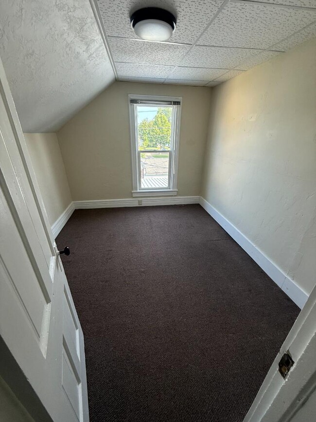 Building Photo - 1835 Dunlap Ave