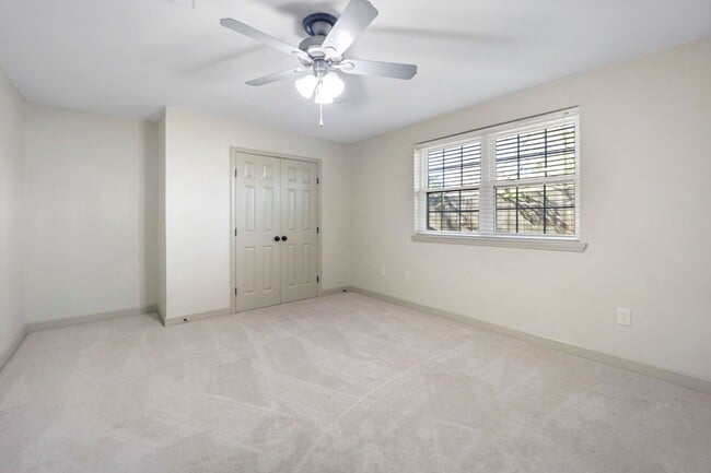 Building Photo - 8900 Shadow Bluff Ave