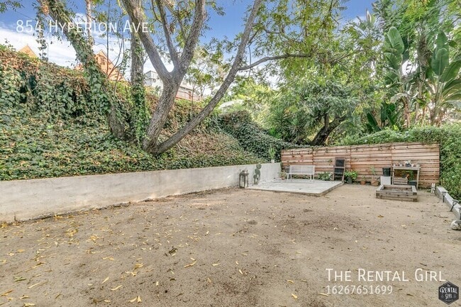 Building Photo - 854 Hyperion Ave
