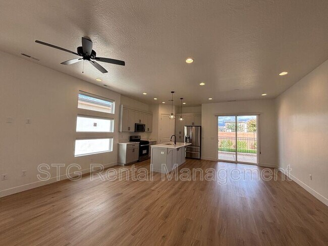 Building Photo - 2963 E Snowberry Dr