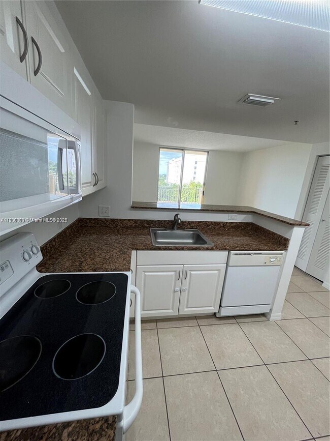 Building Photo - 215 SW 42nd Ave