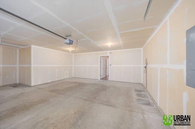 Building Photo - Single Story home with 2 bed and office fo...