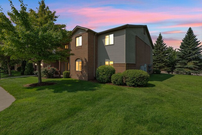 Building Photo - 2592 Eagles Cir