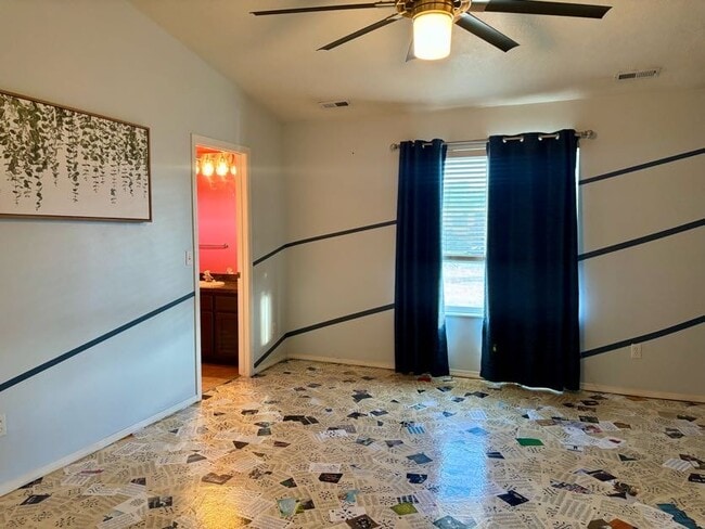 Building Photo - 3867 S Mitchell Cove