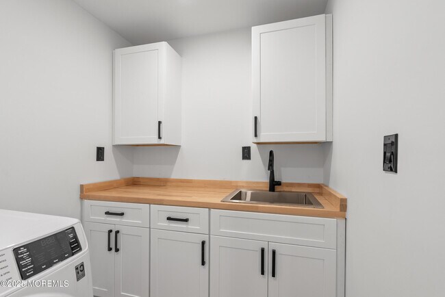 Building Photo - 459 Harnell Ave