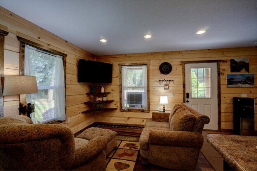 Building Photo - 642 Gladdens Creek Rd