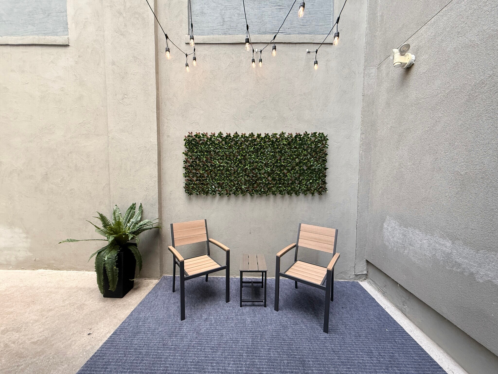 Court yard - 2504 E York St