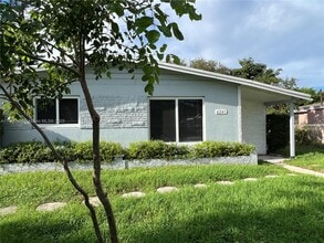 Building Photo - 6241 SW 38th Ct