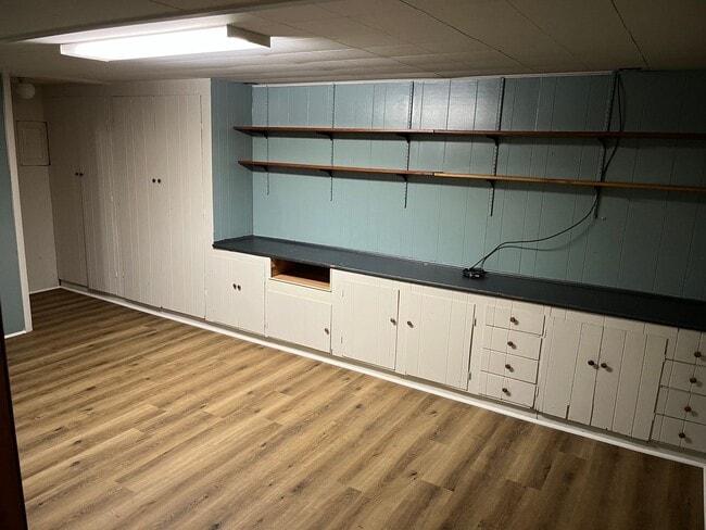 Building Photo - Spacious Two-Level Home with Dual Living Areas, 2 Kitchens & Covered Back Deck!