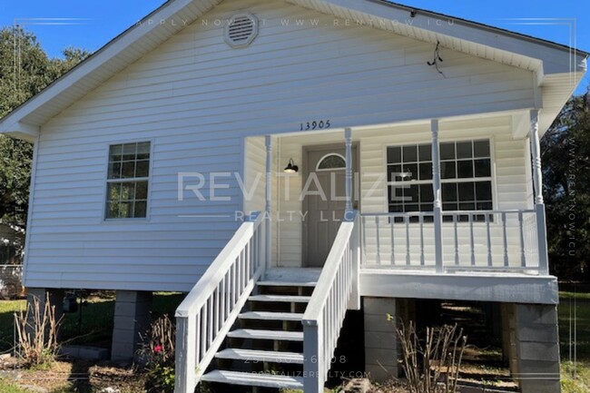 Building Photo - Adorable 3 Bedroom/1 Bathroom Home in Bayo...