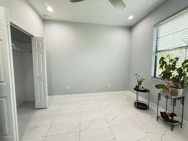 Building Photo - 3 bed 2 bath Single Family home in Golden Gate Estates