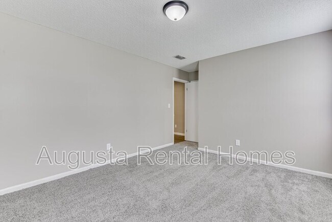 Building Photo - 3029 Old Powderhouse Rd