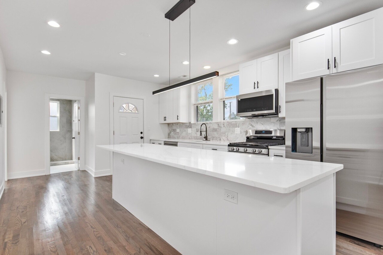 Building Photo - 7446 S Luella Ave