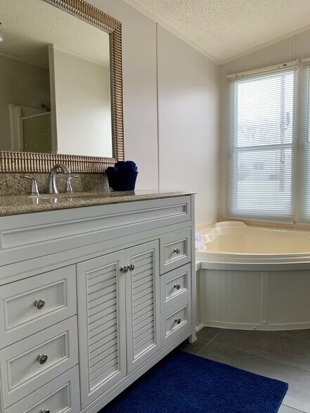 Building Photo - 1867 Avon Rd