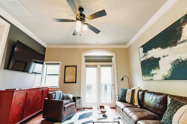 Building Photo - 315 N Rollston Ave