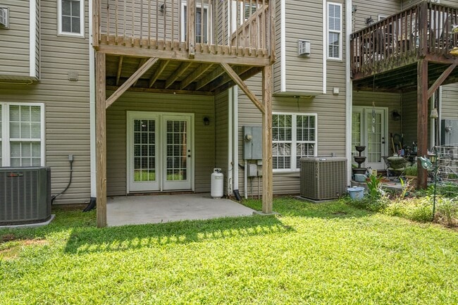 Building Photo - Spacious 2-Story Townhome with Finished Ba...