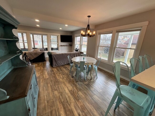 Building Photo - 3-bedroom, 2.0 bathroom home in Saint Joseph