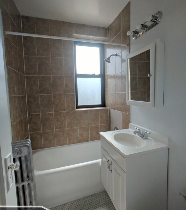 Building Photo - 2737 N Spaulding Ave
