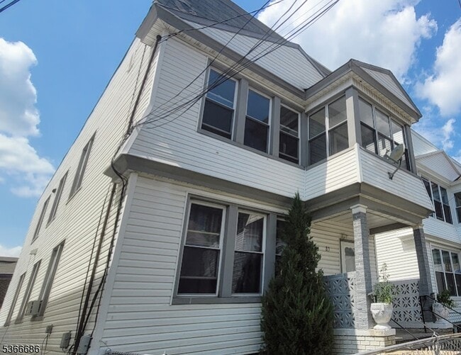 Primary Photo - 83 Grace St