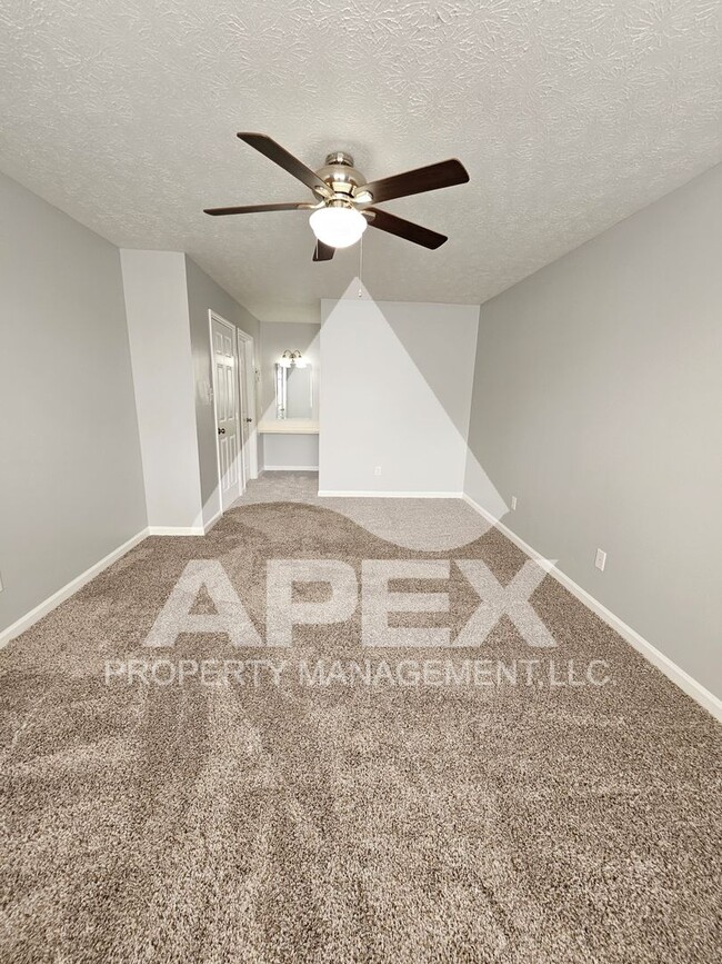 Building Photo - **MOVE-IN SPECIAL** 1/2 off 1st month! Bea...