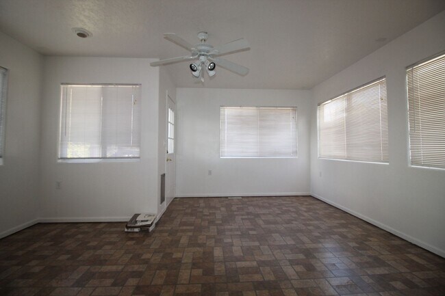 Building Photo - Great Home in West Greeley