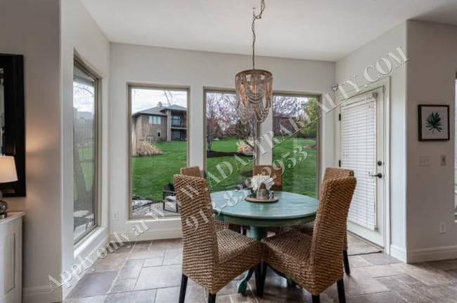 Building Photo - Gorgeous 5 Bed 5 Bath Home in Olathe-Comin...