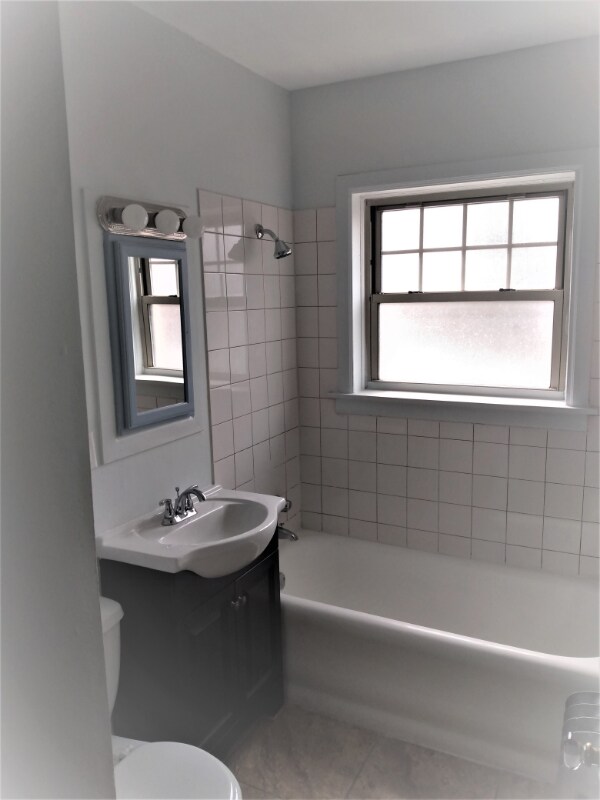 Building Photo - 106 E 72nd St