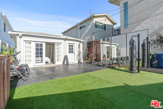 Building Photo - 668 Marr St