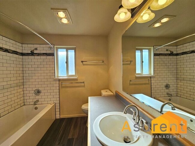 Building Photo - Charming 2-bedroom, 1.5-bathroom Ashland home