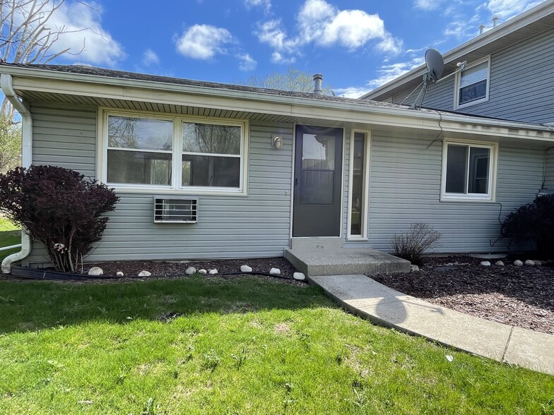 Primary Photo - 2008 MacArthur Rd