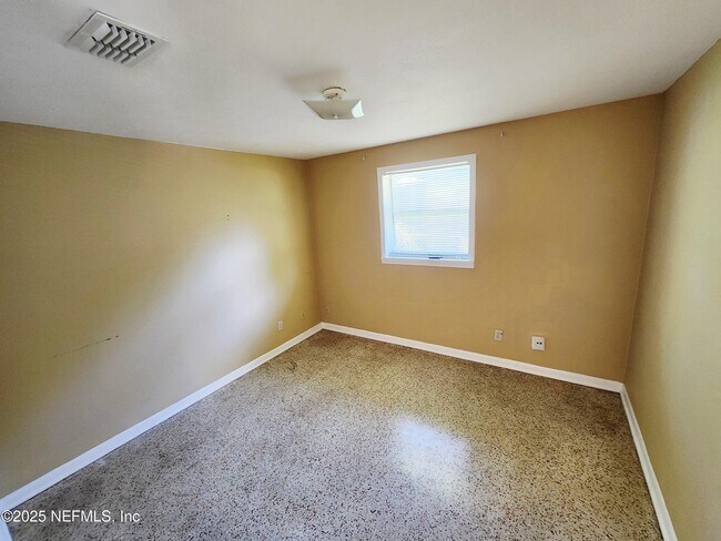Building Photo - 6067 Longchamp Dr
